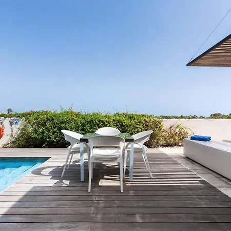 Willa Puerto Del Carmen Sleeps 4 With Pool Air Con And Wifi