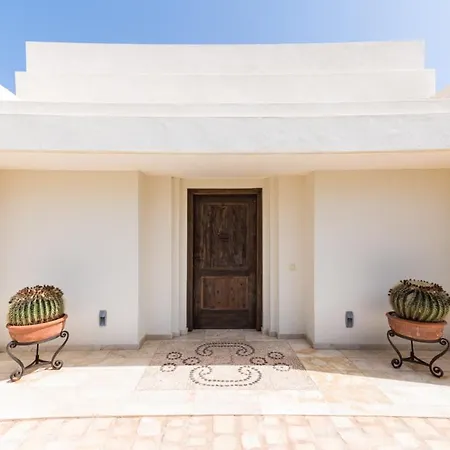 Villa Puerto Del Carmen Sleeps 4 With Pool Air Con And Wifi